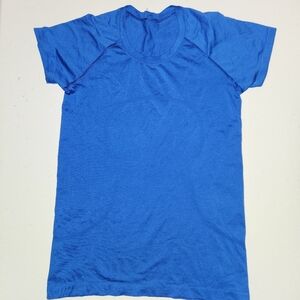 lululemon Swiftly Tech Short Sleeve Shirt 2.0 in Bright Blue.  Size 8.